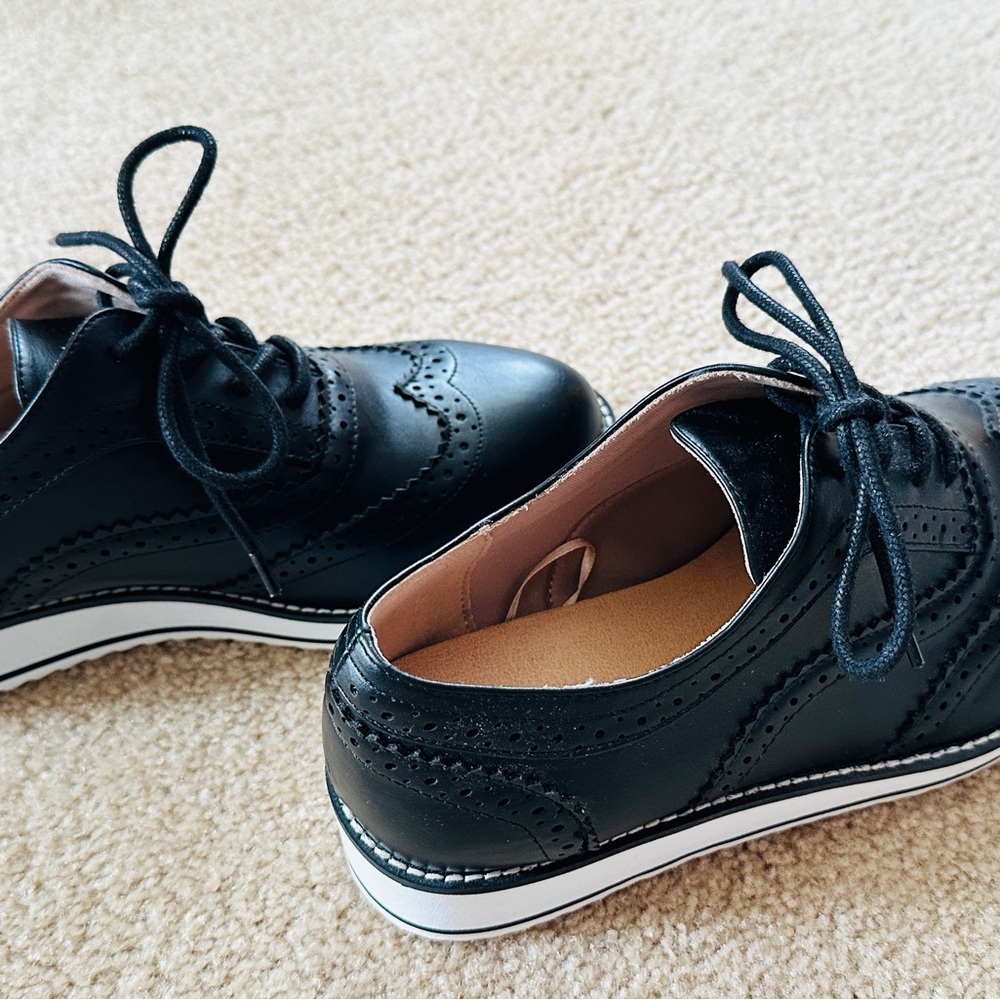 Black Oxford Tie Shoes - Picture 9 of 9